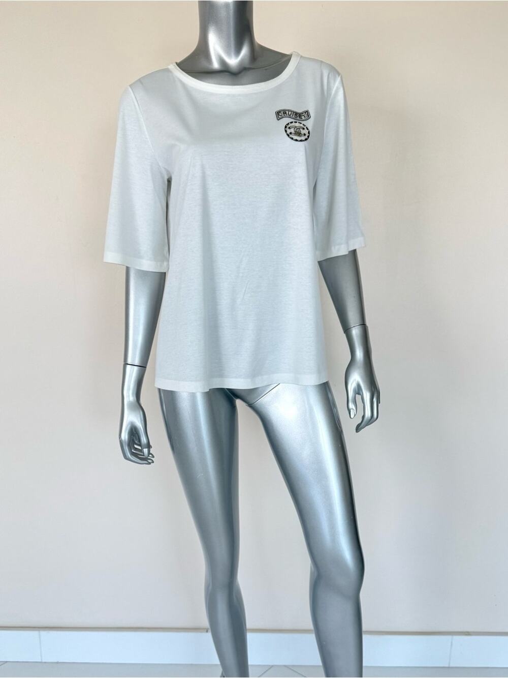 CHANEL cotton cruise logo cotton tshirt size 42 FR or 10 US Authentic 2300$